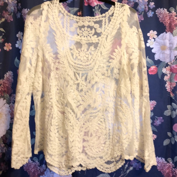 Gorgeous filigree top - Picture 1 of 6
